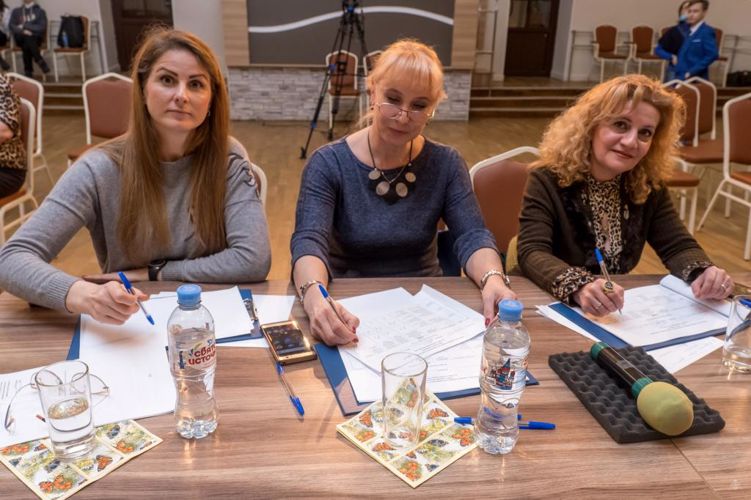 Выступают коллективы художественной самодеятельности