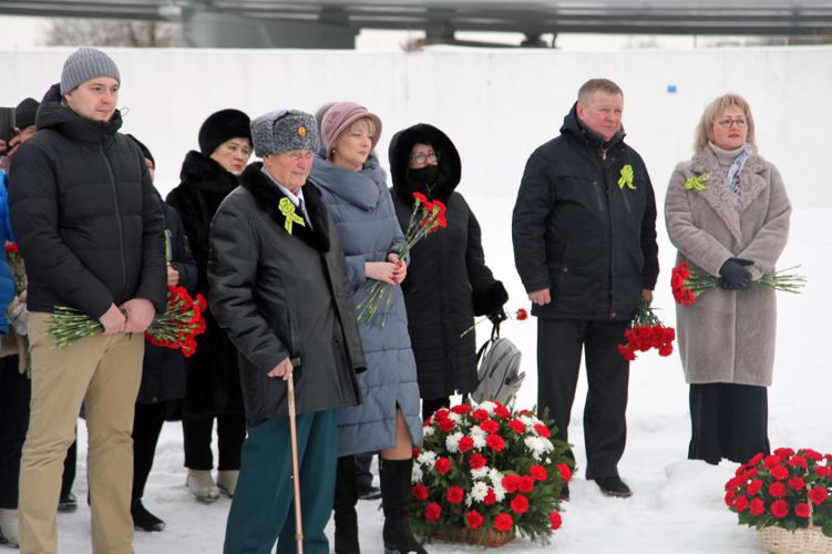 27 января 2022 года состоялась церемония возложения цветов на воинском мемориале «Лигово»