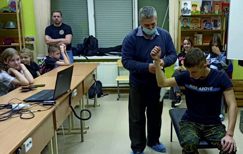 «Гвардейская смена» учится оказывать первую помощь