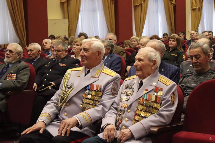 Празднуя 31-ю годовщину Дня ветеранов органов внутренних дел и внутренних войск МВД России