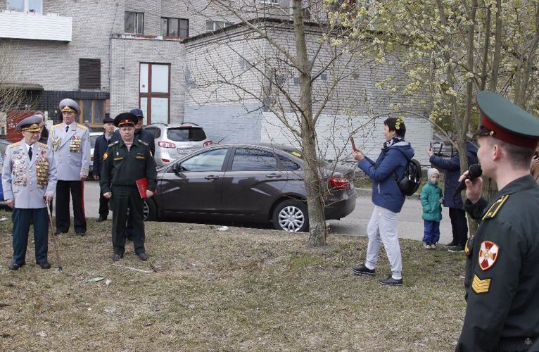 «Парад идет к ветерану»