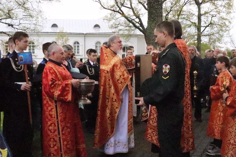 Посадка деревьев в саду Воинской Славы