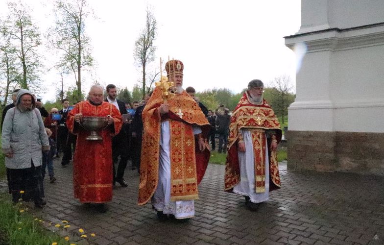 Посадка деревьев в саду Воинской Славы