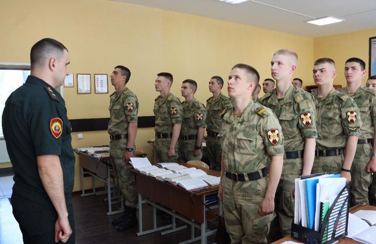 «Помните, через года и века»