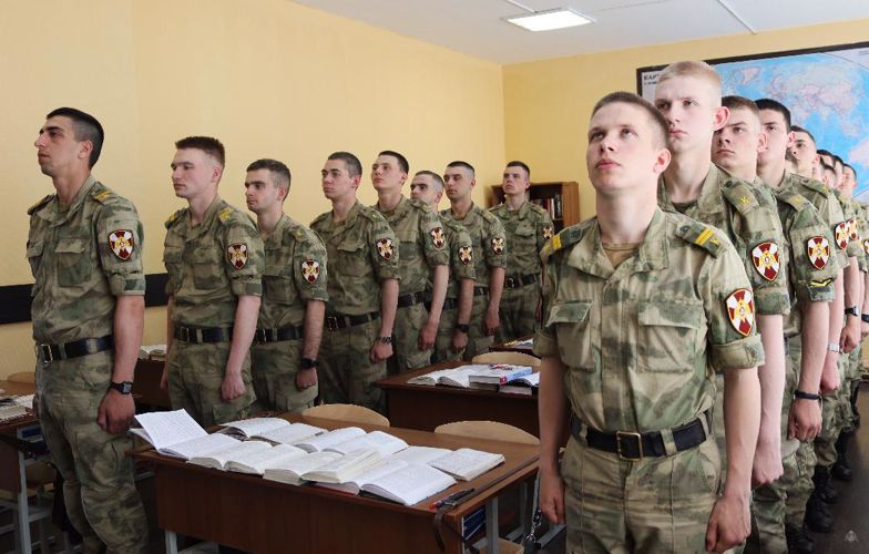 «Помните, через года и века»