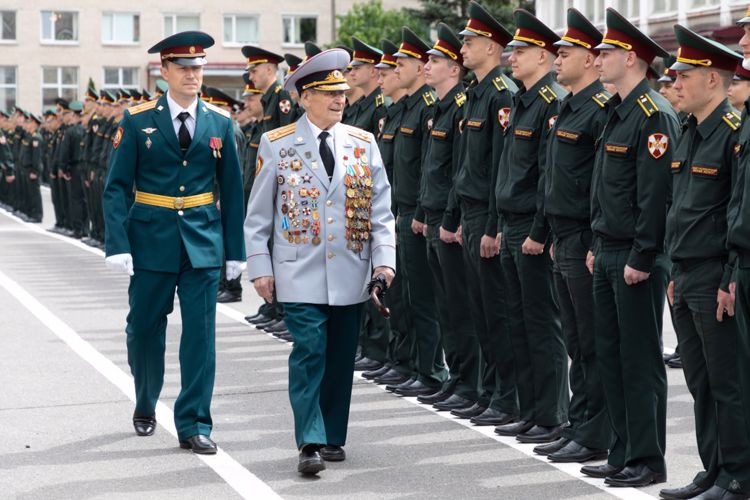 «Вчера курсанты – сегодня лейтенанты»