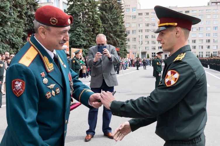 «Вчера курсанты – сегодня лейтенанты»