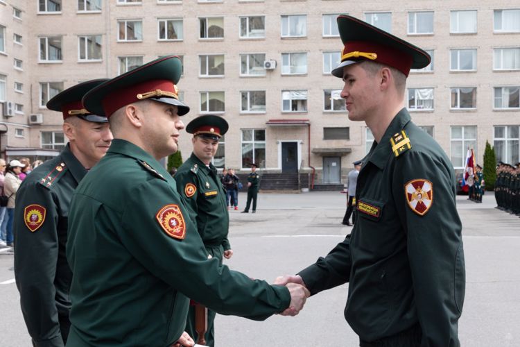 «Вчера курсанты – сегодня лейтенанты»