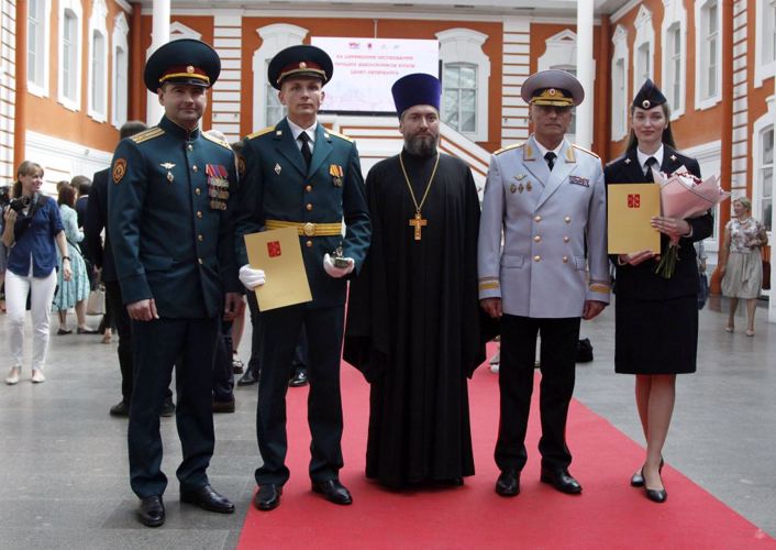 Награждение лучших выпускников вузов!