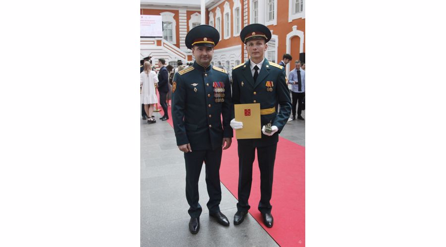 Награждение лучших выпускников вузов!