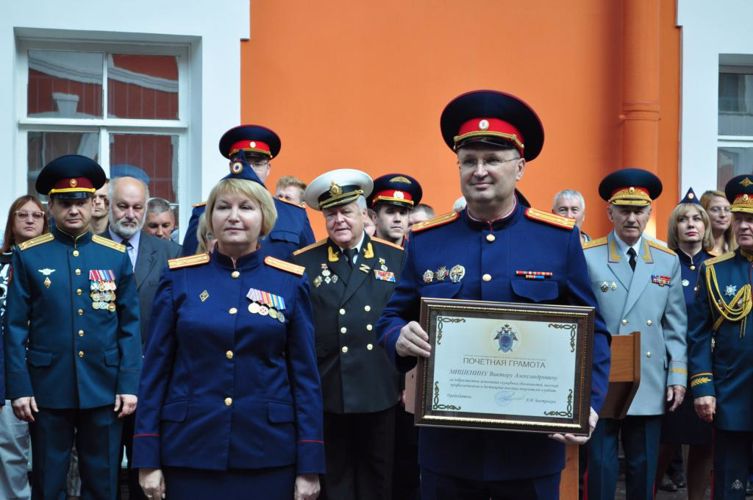 Начальник Военного института стал почётным гостем на торжественной церемонии вручения дипломов о высшем образовании офицерам Санкт-Петербургской академии Следственного комитета Российской Федерации