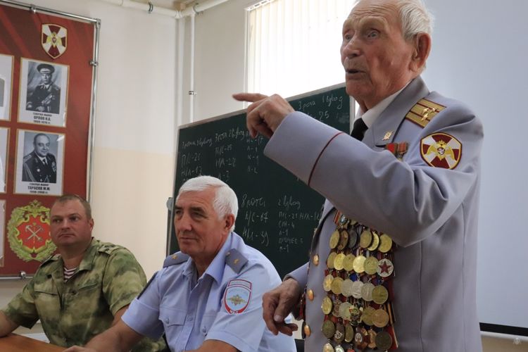 Встреча с ветераном Великой Отечественной войны полковником Владимиром Яковлевичем Слеповым