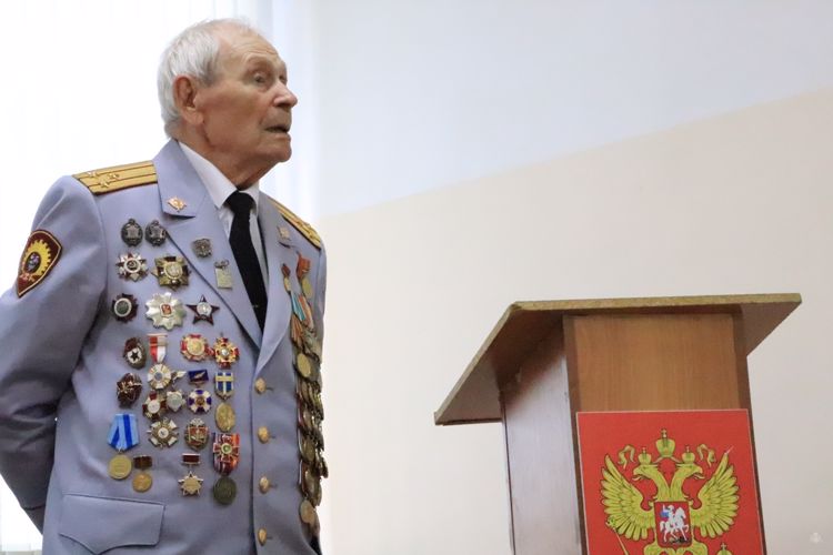 Встреча с ветераном Великой Отечественной войны полковником Владимиром Яковлевичем Слеповым
