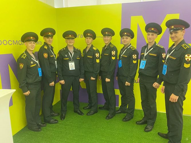 Курсанты Санкт-Петербургского военного ордена Жукова института войск национальной гвардии принимают участие в молодежном образовательном форуме «ЛАДОГА» (день второй)