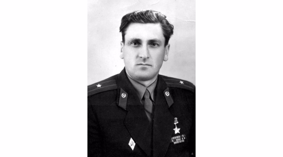 Герой Советского Союза полковник Ашик Михаил Владимирович