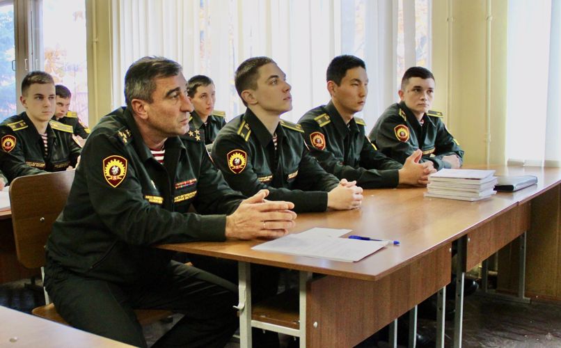 Круглый стол на тему: «Основные вопросы профессионального становления выпускников военных институтов войск национальной гвардии Российской Федерации»