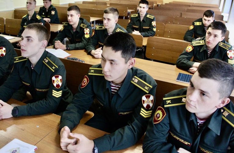 Круглый стол на тему: «Основные вопросы профессионального становления выпускников военных институтов войск национальной гвардии Российской Федерации»