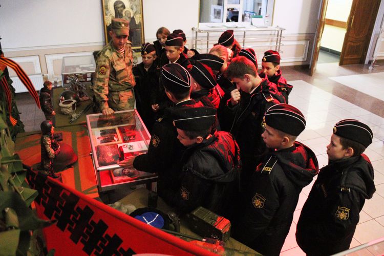 Выставка экспозиции «Под знаменем Победы» 