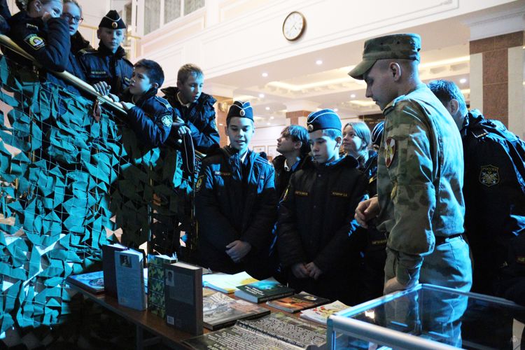 Выставка экспозиции «Под знаменем Победы» 