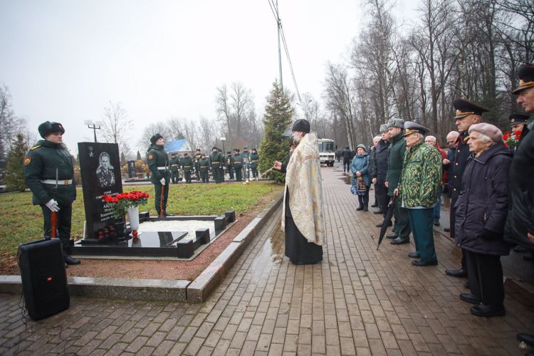 Памяти Героя Советского Союза   полковника Ашика Михаила Владимировича 