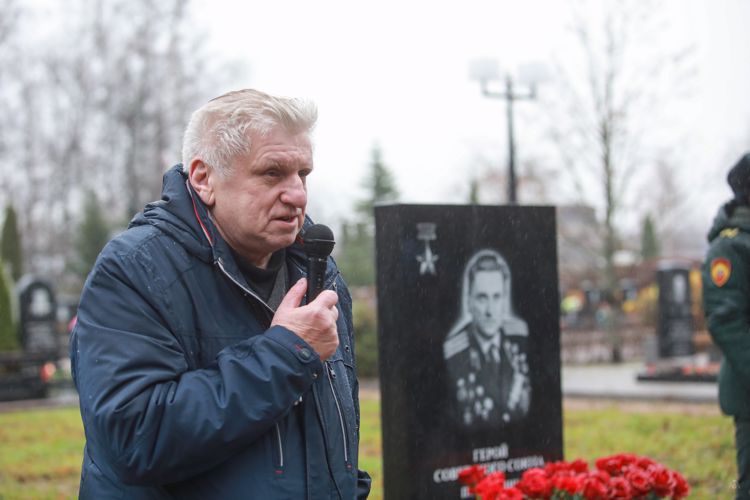 Памяти Героя Советского Союза   полковника Ашика Михаила Владимировича 