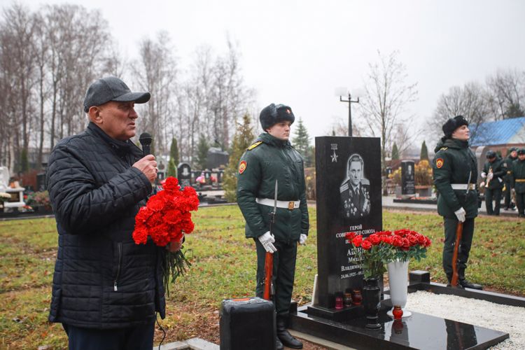 Памяти Героя Советского Союза   полковника Ашика Михаила Владимировича 