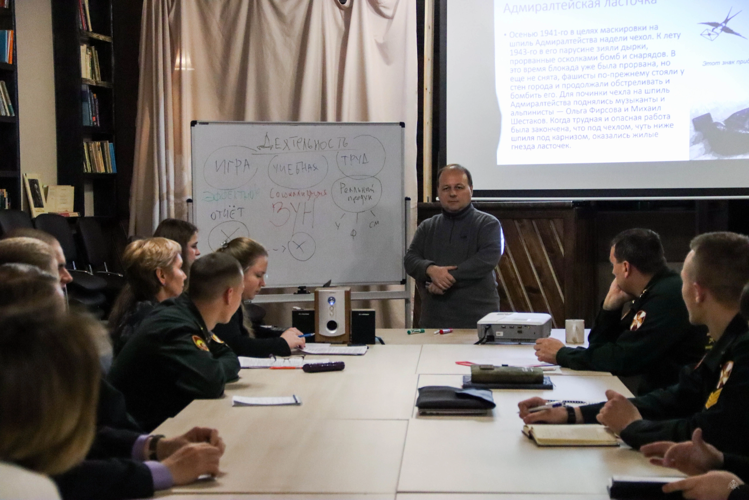 Участие профессорско-преподавательского состава и курсантов факультета (военно-политической работы) в конференции и круглом столе проведенных в Центре военно-патриотического воспитания  «Авангард» Ленинградской области