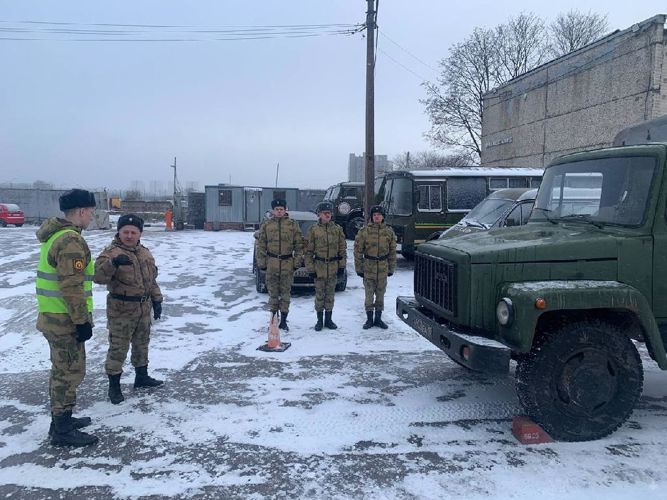 Практические занятия по вождению автомобилей с курсантами 2 курса