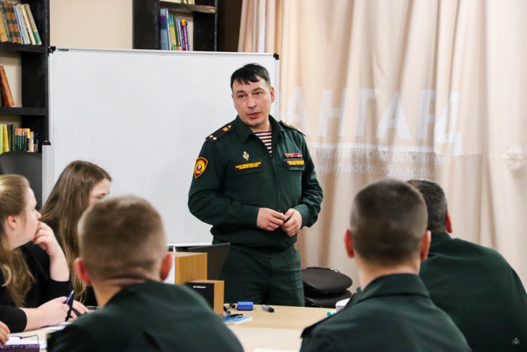 Участие профессорско-преподавательского состава и курсантов факультета (военно-политической работы) в конференции и круглом столе проведенных в Центре военно-патриотического воспитания  «Авангард» Ленинградской области