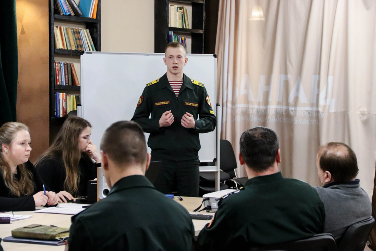 Участие профессорско-преподавательского состава и курсантов факультета (военно-политической работы) в конференции и круглом столе проведенных в Центре военно-патриотического воспитания  «Авангард» Ленинградской области