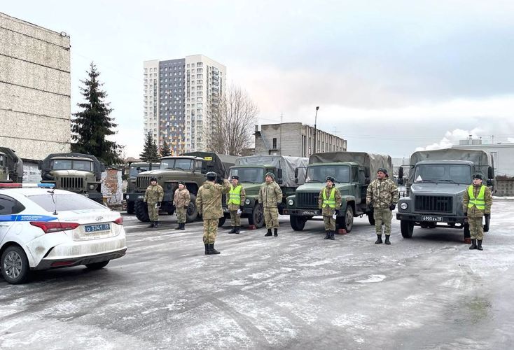 Сотрудники ОГИБДД УМВД России по Красносельскому району  г.Санкт-Петербурга оказали методическую помощь в организации проведения занятия по безопасности дорожного  движения с курсантами военного института