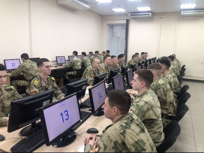 Сдача экзаменов курсантами военного института в МРЭО ОГИБДД ГУМВД России по г.Санкт-Петербургу и Ленинградской области