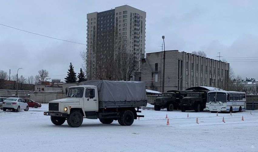 Сдача экзаменов курсантами военного института в МРЭО ОГИБДД ГУМВД России по г.Санкт-Петербургу и Ленинградской области