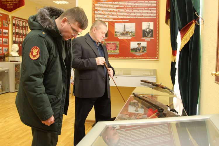 Руководитель ДВСМИ Росгвардии генерал-майор Сергей Шевчук посетил военный институт