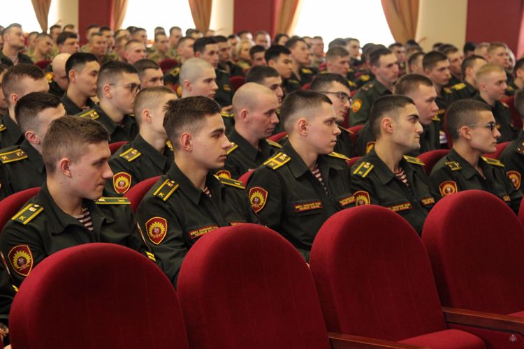 В главной роли - Игорь Петренко