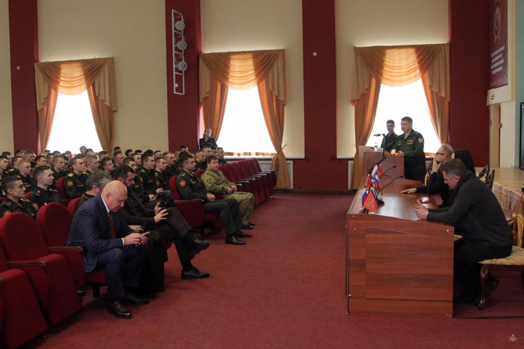 В главной роли - Игорь Петренко