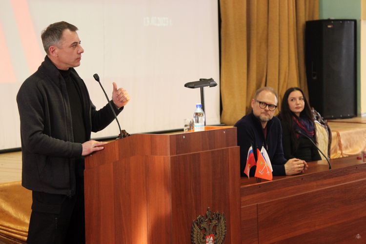 В главной роли - Игорь Петренко