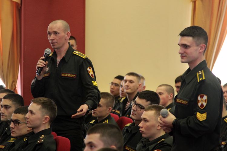 В главной роли - Игорь Петренко