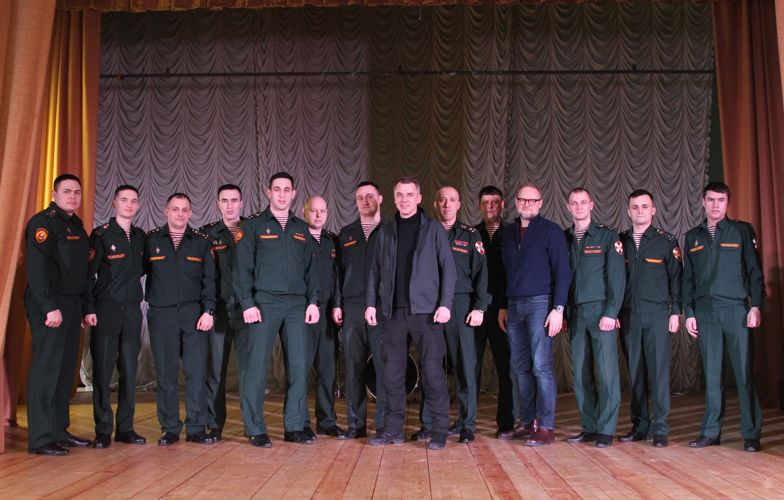 В главной роли - Игорь Петренко