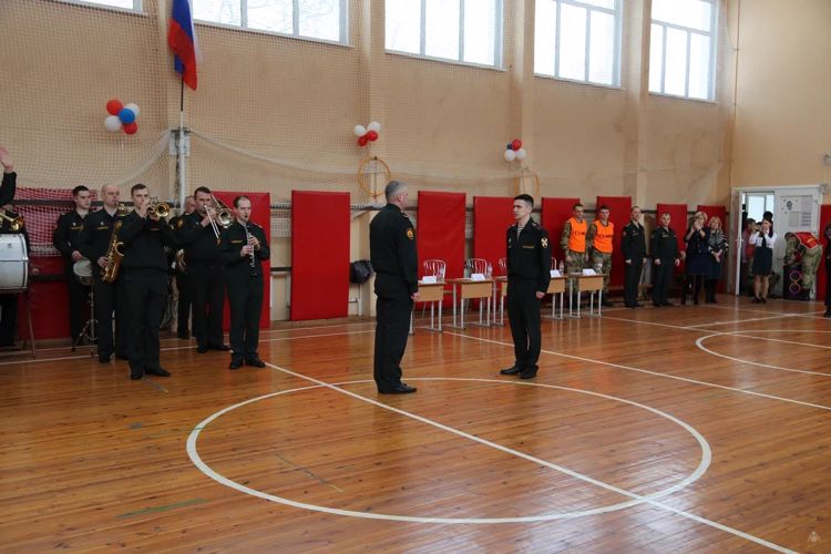 Для учащихся кадетских 5 классов Росгвардии и Следственного Комитета Российской Федерации отдел ВПР Санкт-Петербургского военного института провёл военно-спортивную эстафету.