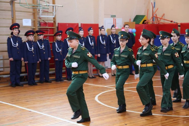 Для учащихся кадетских 5 классов Росгвардии и Следственного Комитета Российской Федерации отдел ВПР Санкт-Петербургского военного института провёл военно-спортивную эстафету.