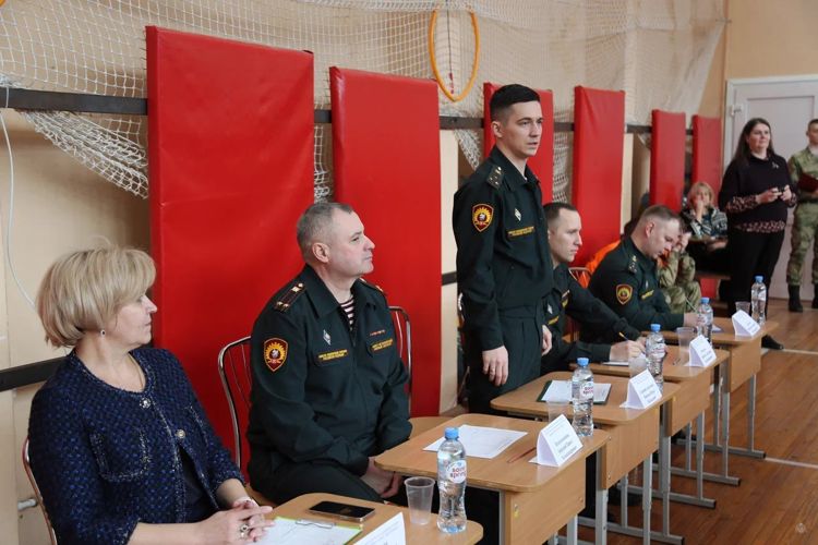 Для учащихся кадетских 5 классов Росгвардии и Следственного Комитета Российской Федерации отдел ВПР Санкт-Петербургского военного института провёл военно-спортивную эстафету.
