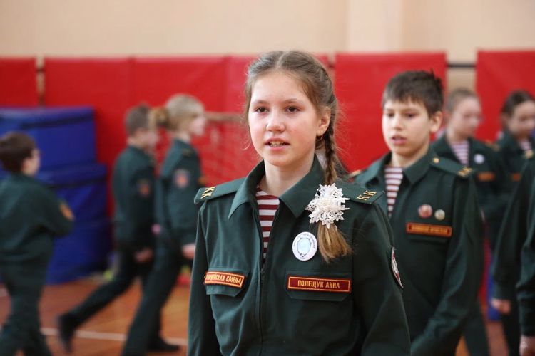 Для учащихся кадетских 5 классов Росгвардии и Следственного Комитета Российской Федерации отдел ВПР Санкт-Петербургского военного института провёл военно-спортивную эстафету.