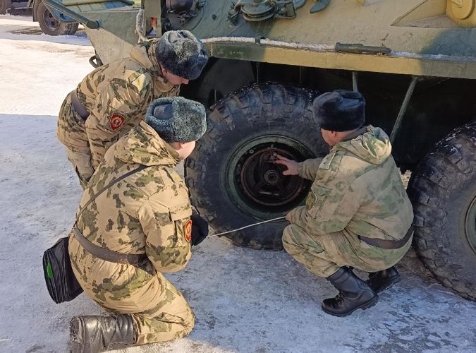 Проведены практические занятия на бронетанковом вооружении с курсантами 4 курса