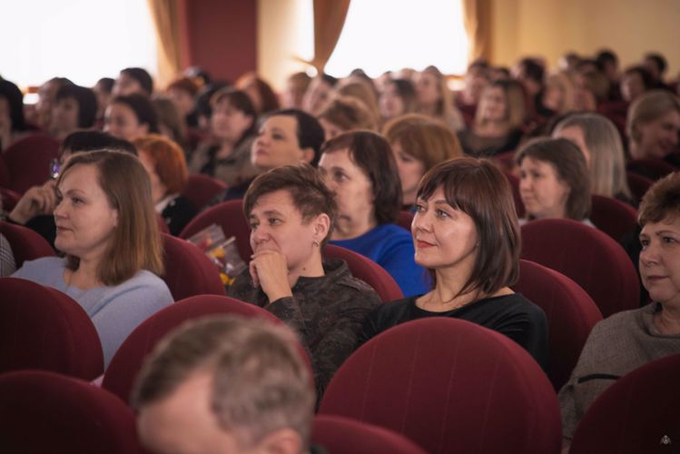 В военном институте прошёл праздничный концерт, посвящённый Международному женскому дню – 8 марта.