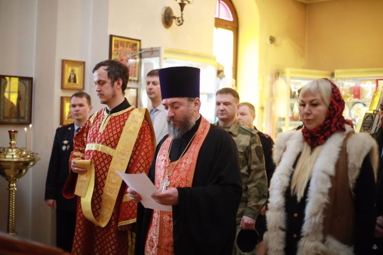 Передача святынь в храм св. Димитрия Донского