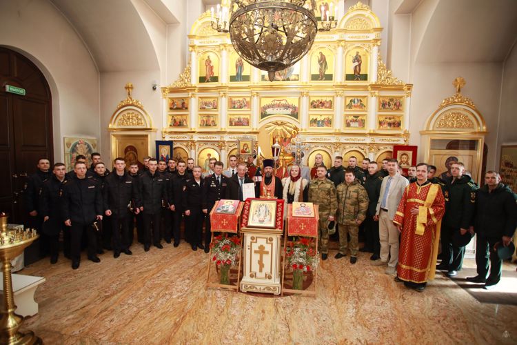 Передача святынь в храм св. Димитрия Донского