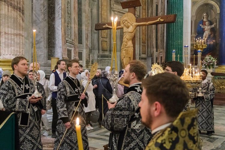 Служба Пассии в Исаакиевском соборе 