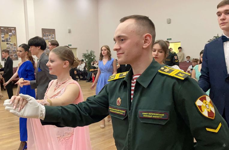 В движении танца