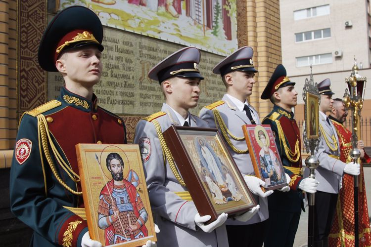 Передача святынь в храм св. Димитрия Донского